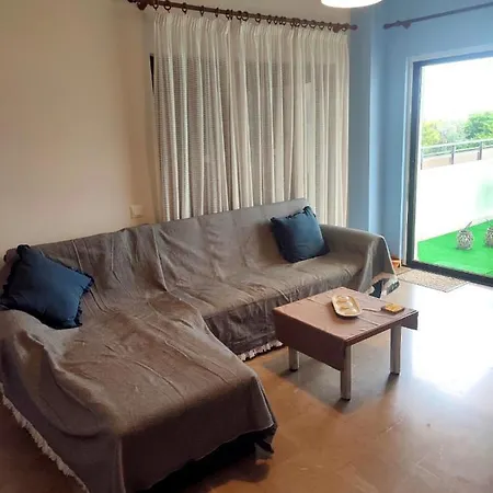 με θέα στη θάλασσα στα *