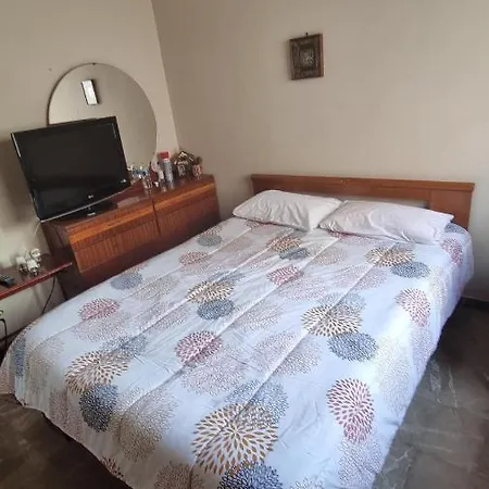 με θέα στη θάλασσα στα * Loutra Elenis