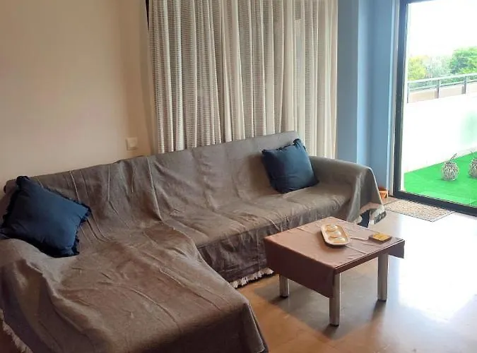 με θέα στη θάλασσα στα *