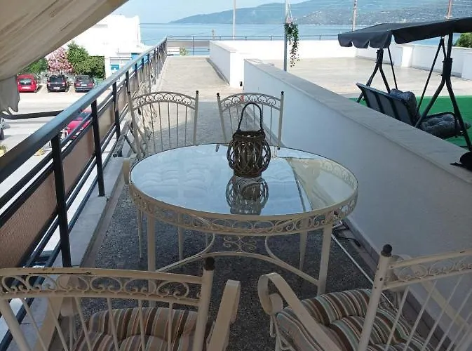 με θέα στη θάλασσα στα Apartamento Loutra Oraias Elenis