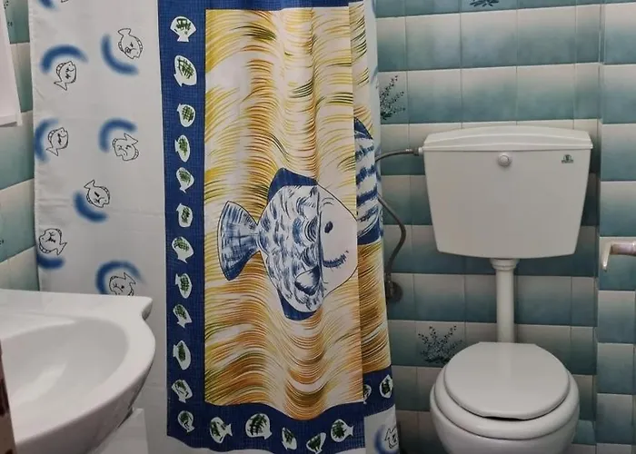 με θέα στη θάλασσα στα Loutra Oraias Elenis